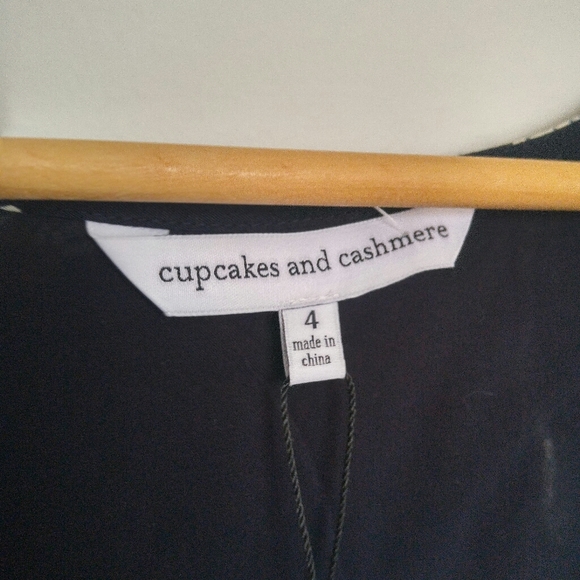 🌱HOST PICK🌱Cupcakes & Cashmere Navy Floral Dress - Picture 13 of 16